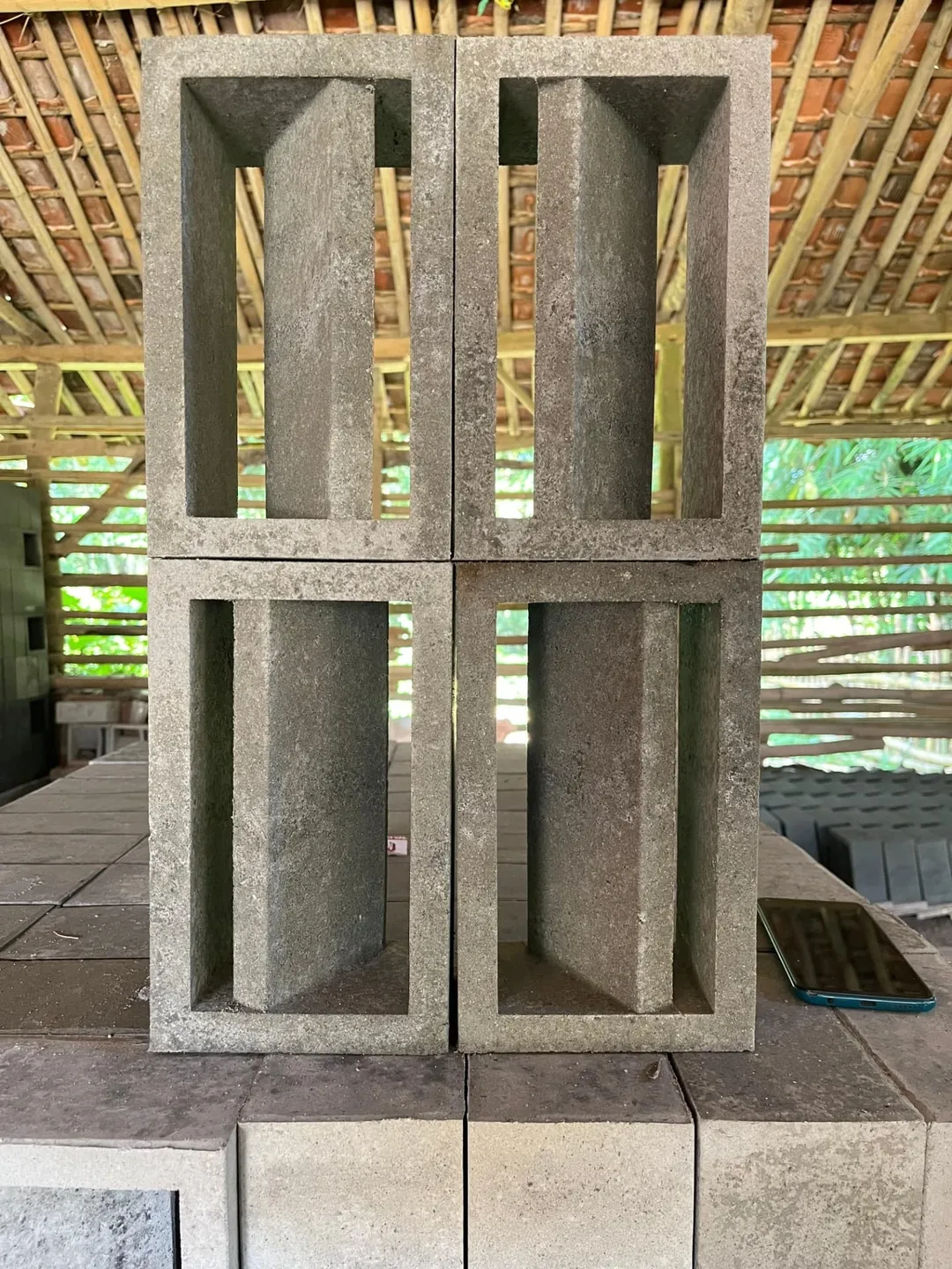 Roster Beton Minimalis Motif Nako Panjang (Dua Sisi) 30 x 15 x 10 cm