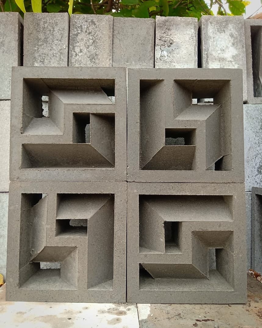 Roster Beton Minimalis Motif Robot (Satu Sisi) 20 x 20 x 10 cm