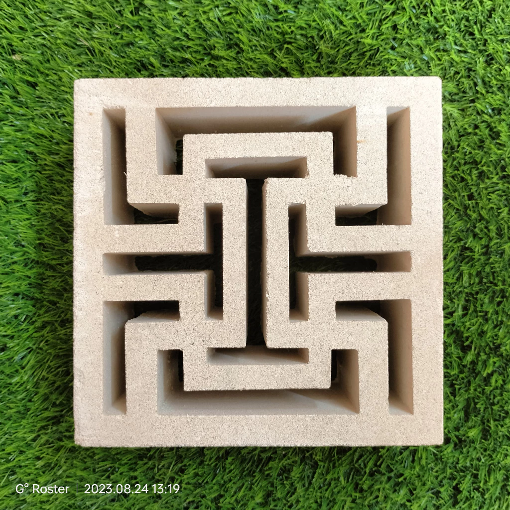 Roster Beton Minimalis Motif Labirin (Satu Sisi) 20 x 20 x 10 cm
