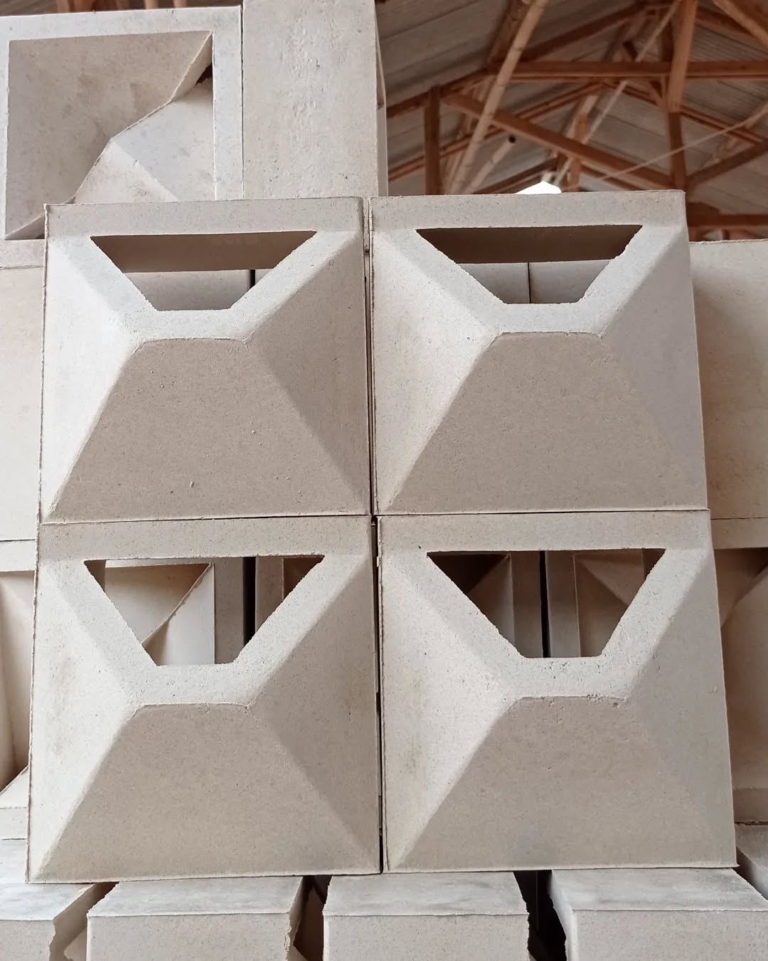 Roster beton Minimalis Motif TV